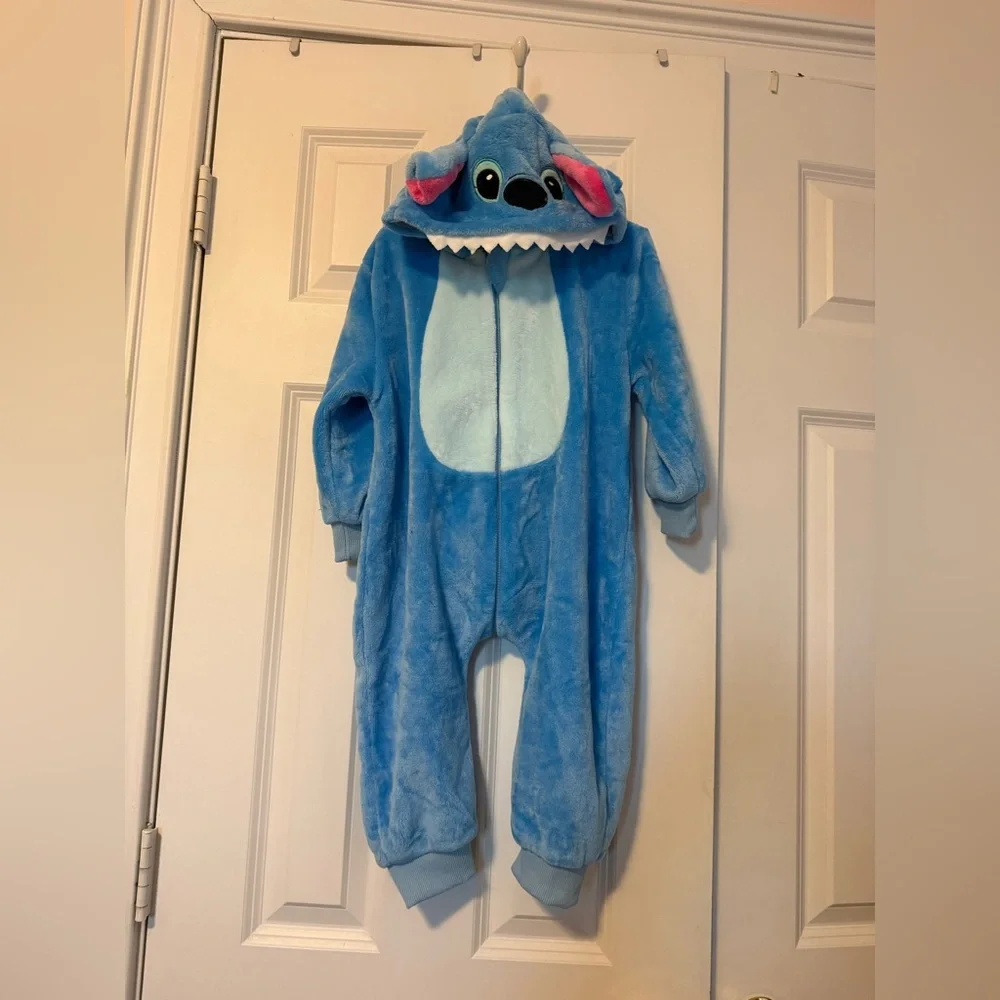 Stitch onesie pajama made of plush or fleece material size 100 3t to 4t EUC
